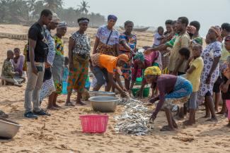 Bernice and other fish processors negotiating fish prices at the beach
