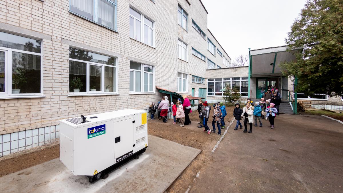  USAID has provided more than 2,000 generators to help power schools, hospitals, accommodation centers for internally-displaced persons, district heating companies, and water systems across Ukraine.