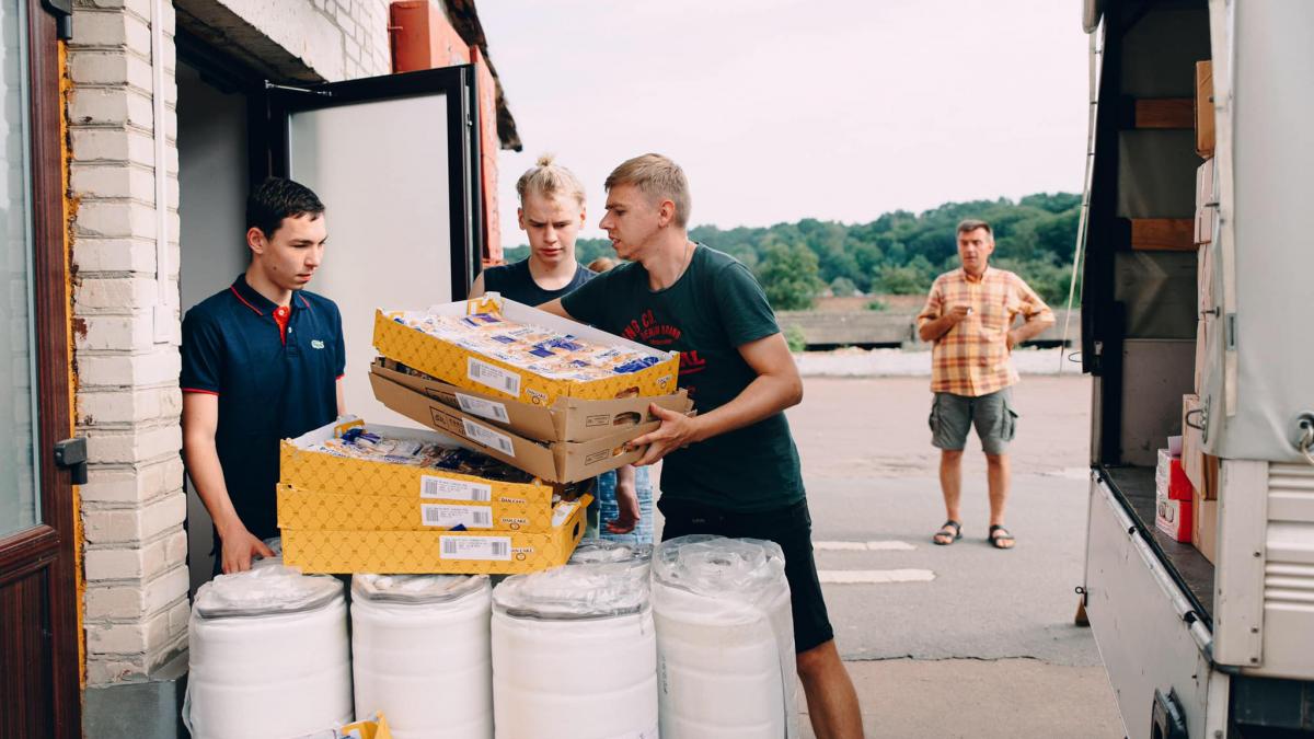 USAID has helped mobilize youth volunteers to deliver humanitarian assistance to nearly 300,000 people across Ukraine.
