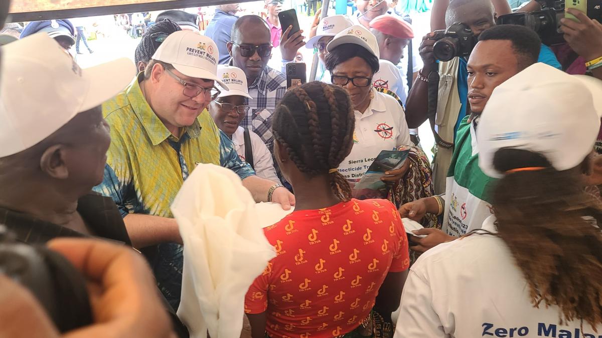 Ambassador Hunt kicks off the bed net distribution campaign in Bo, Southern Sierra Leone.