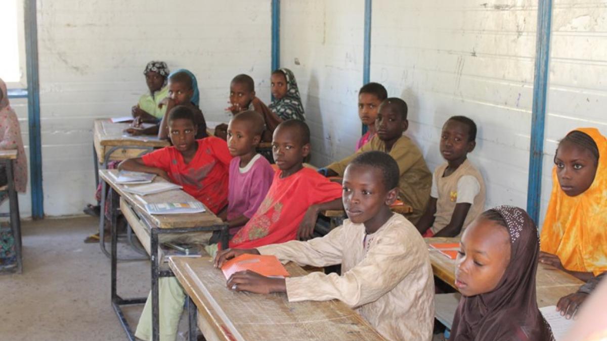 Nigerien students attend class