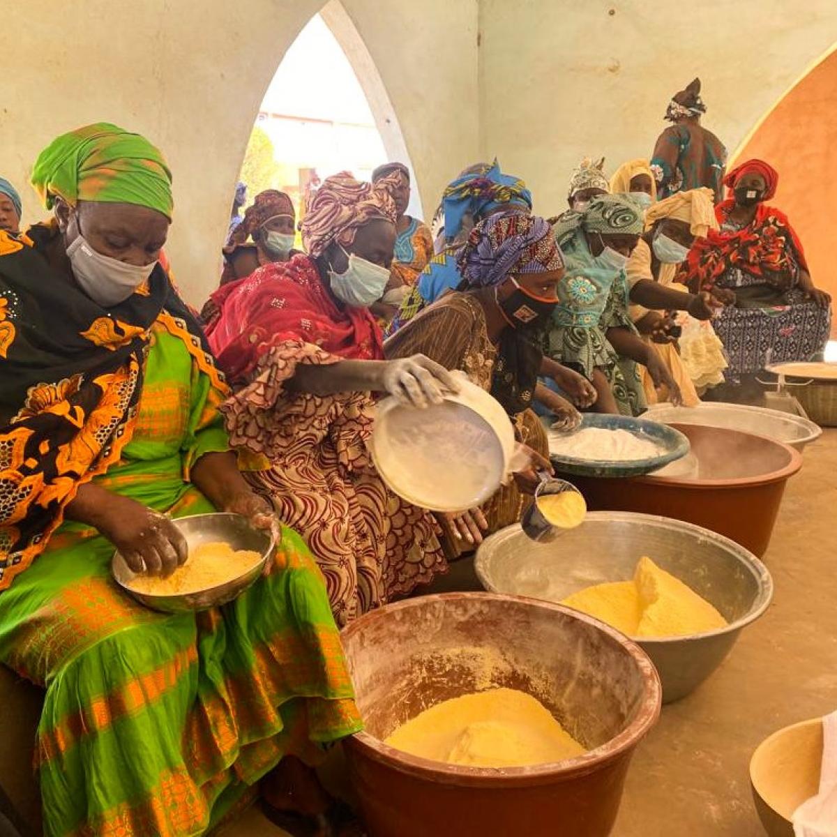 Hands-on fortified flour processing session during a flour fortification and enrichment training in Mopti.