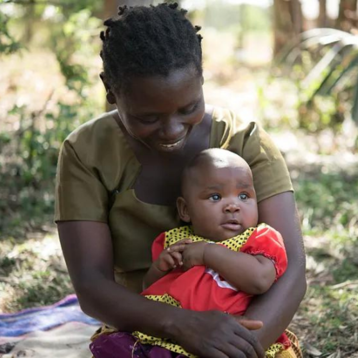 A mother with her child in Kenya, where mothers hold weekly meetings and are reminded by a community health worker of the importance of breastfeeding. 