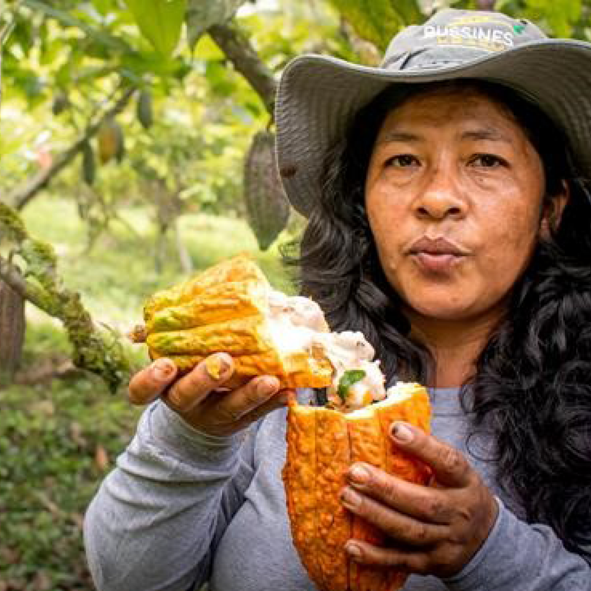 A women holding a cacao fruit