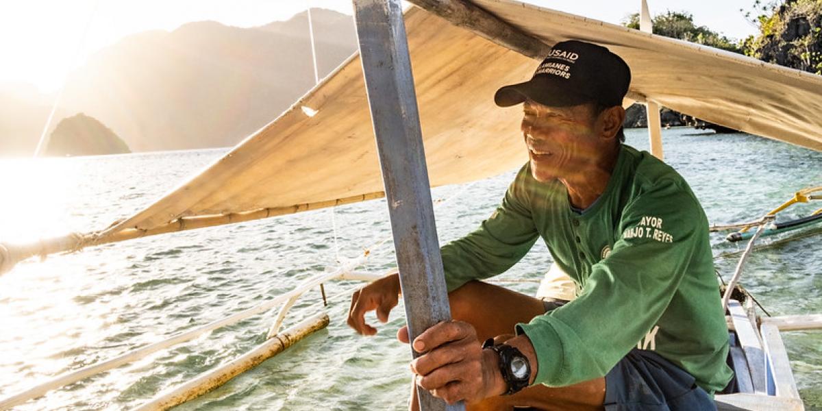 Elias Ruta is a life-long fisherman who now works as a tour guide and ranger for Siete Pecados Marine Park. Ecotourism is a conservation enterprise intended to reduce fishing pressure in the nearshore environment.