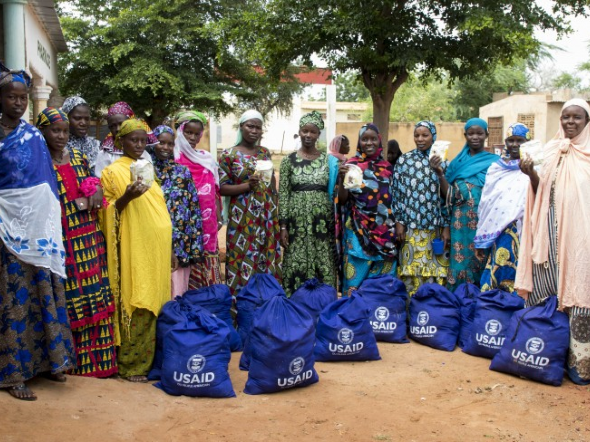 Women receiving USAID food assistance in Mopti region