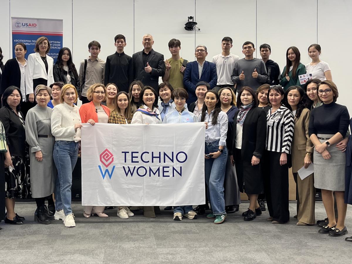 Group of Women attendees for the Technowomen Forum