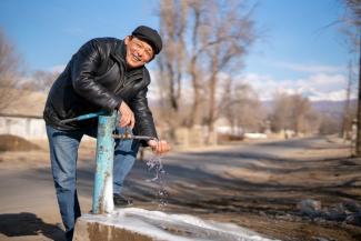 В рамках проекта «Успешный аймак 2», муниципалитеты Жалал-Абадской, Иссык-Кульской, Нарынской и Ошской областей будут работать над улучшением местных услуг, таких как водоснабжение, вывоз мусора, благоустройство и организация досуга.
