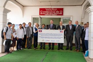 Representatives from the U.S., USAID, Lao PDR Ministry of Health, WHO, and UNICEF gather to receive support for Covid vaccines