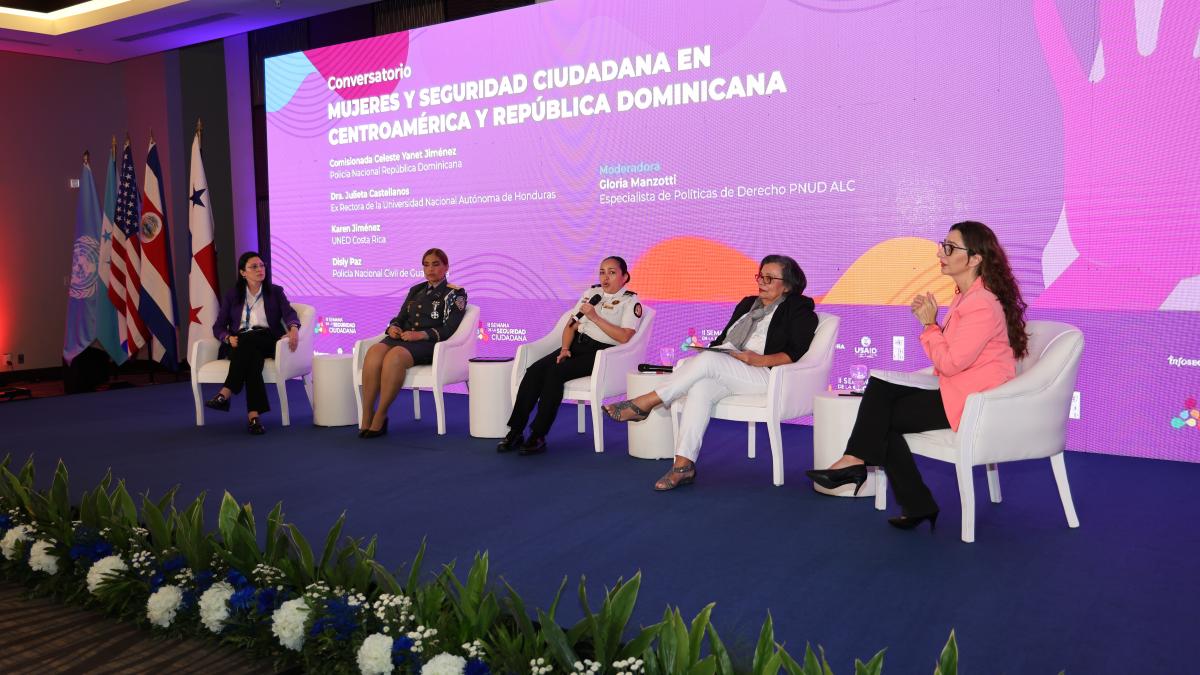 Agent Disly Paz participates as a panelist in the forum “Women and Citizen Security in Central America and the Dominican Republic.” 