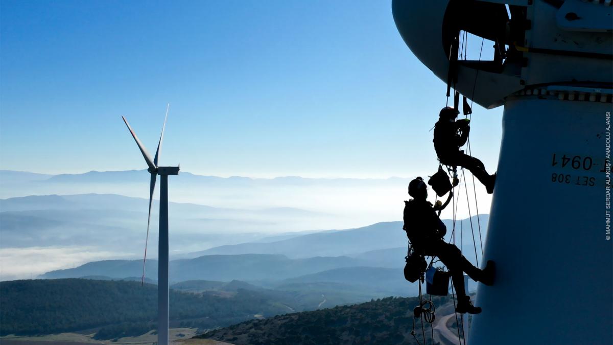 Rope access technicians approximately 100 meters above the ground carry out maintenance service on wind turbines.