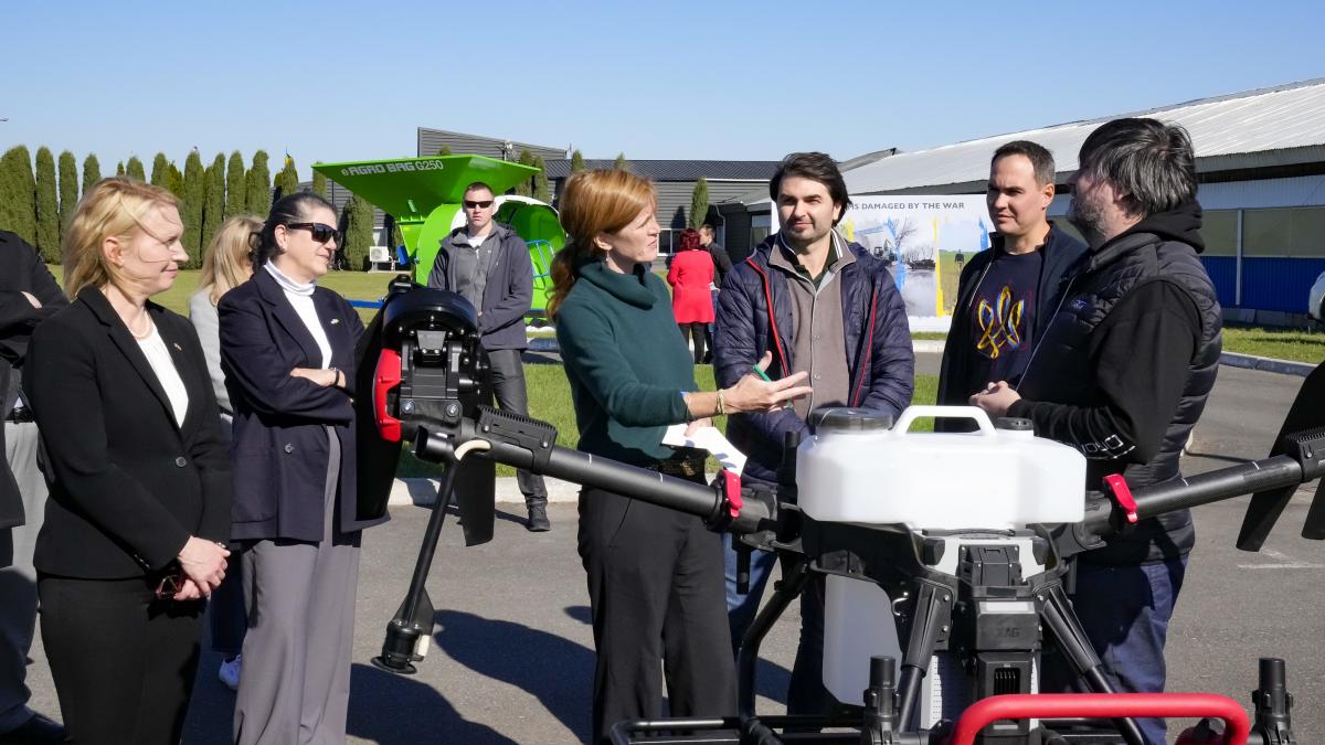 On October 6, USAID Administrator Samantha Power met with farmers outside Kyiv whose crops have benefitted from USAID-provided drone spraying services. 
