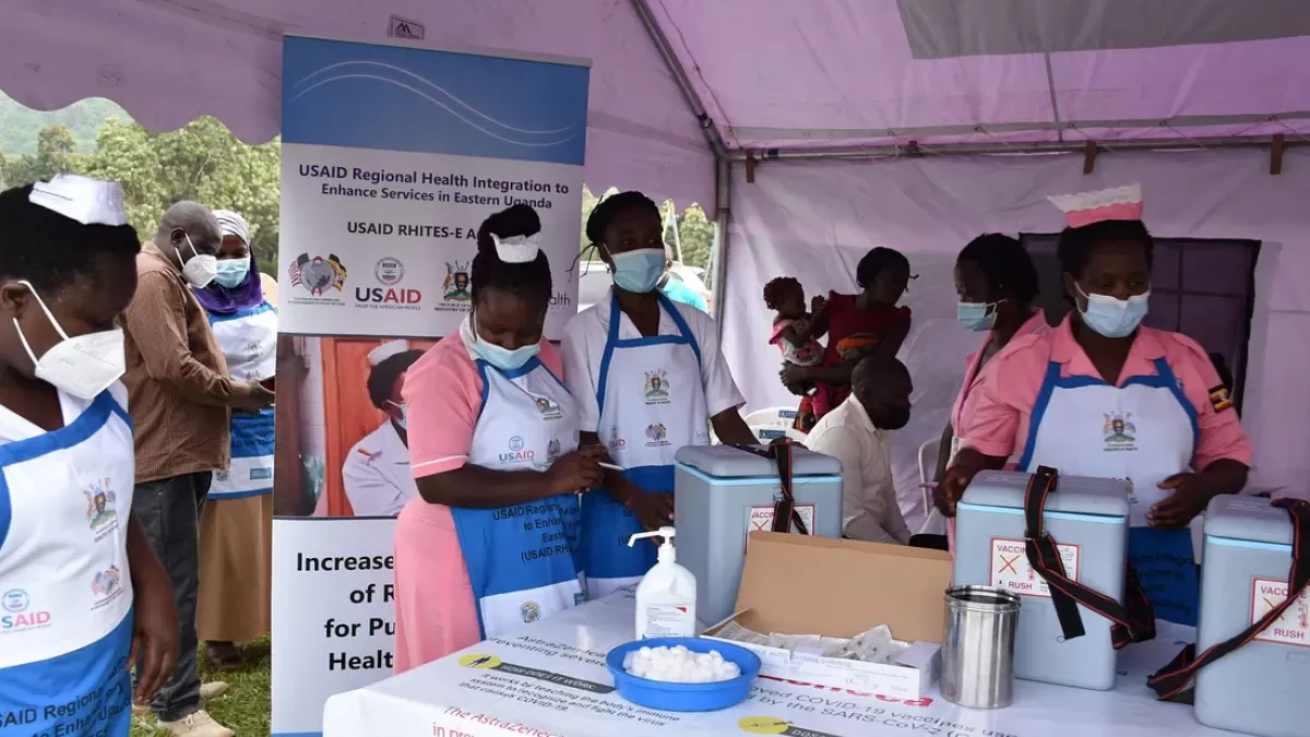 Health workers in Manafwa District participate in an integrated COVID-19 mass vaccination campaign led by the Ugandan Ministry of Health and USAID. / Irene Mirembe, IntraHealth
