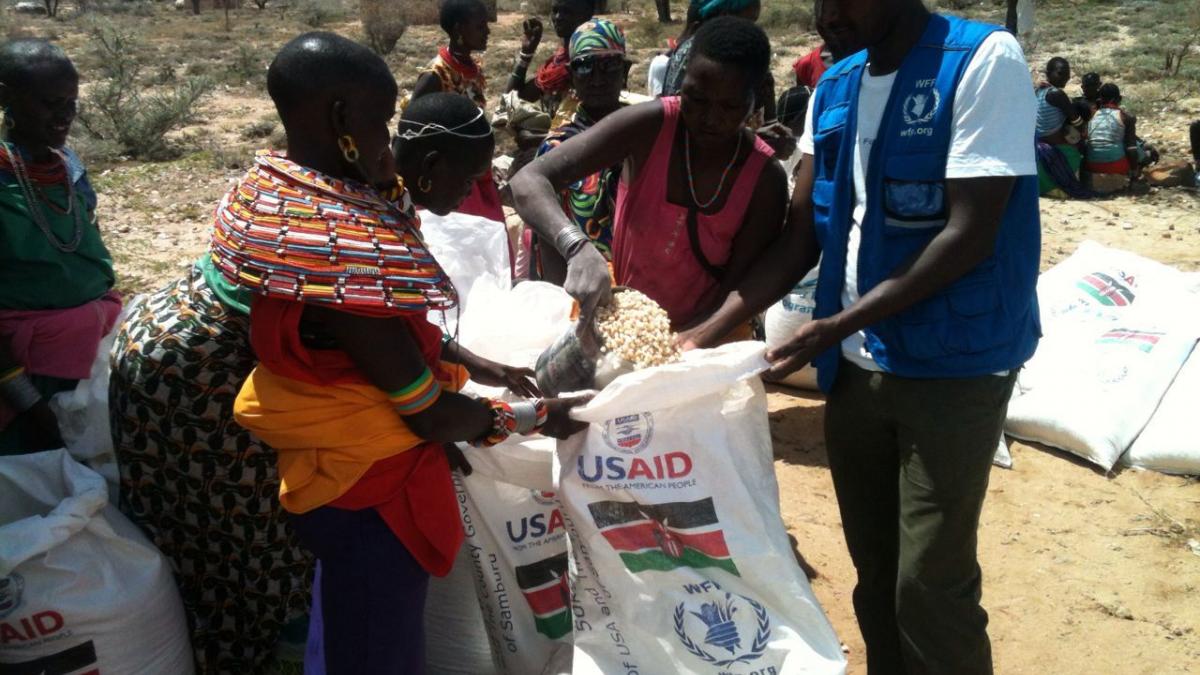 Women from Samburu County assist at a food distribution with help from UN World Food Program (WFP) staff. 