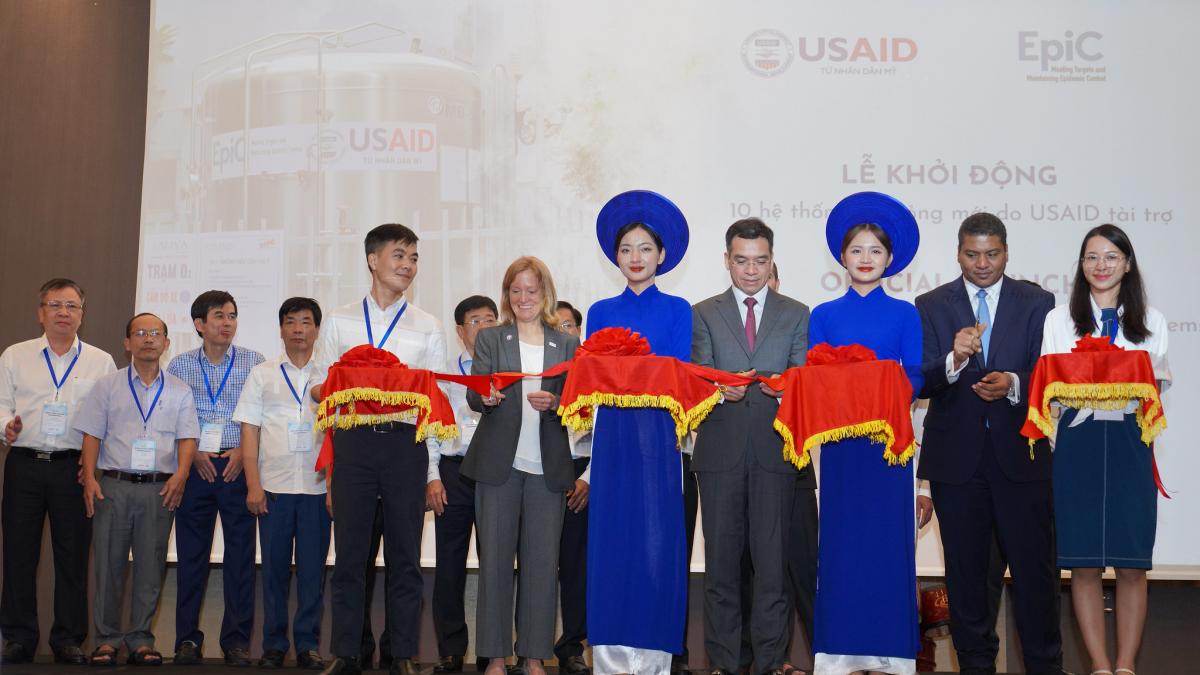 Ribbon cutting to mark the official launch of the next 10 USAID-funded liquid oxygen systems.