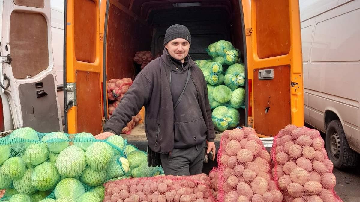 Ivan Dovhanyk, a farmer who grows vegetables in Lviv Oblast and participant in the #HorodynaUA seed distribution project supported by USAID AGRO