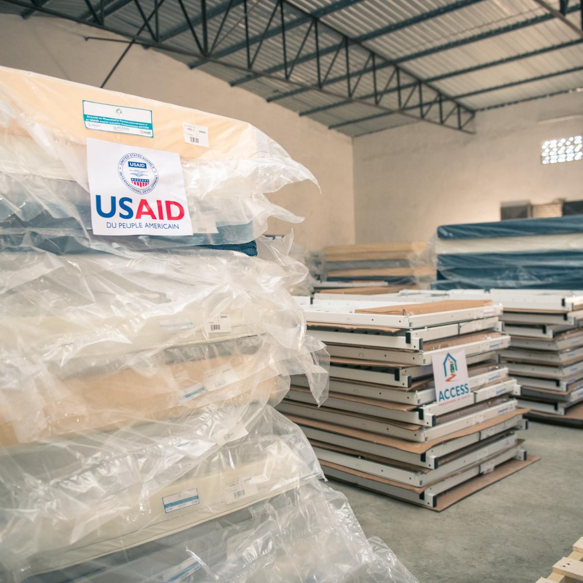 USAID a fait don de 336 lits d'hôpital et de matériel d'accouchement et de chirurgie à 190 centres de santé de base et hôpitaux de district dans la région Atsimo Andrefana. 