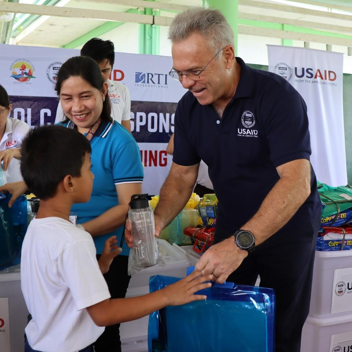 U.S. Provides Php13 Million Worth of Assistance to Mayon Volcano-Affected Families