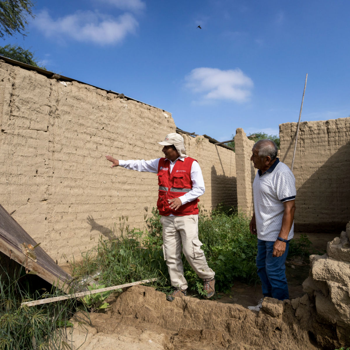 Gonzalo Peche is a resident of Villa Monterrey affected by floods. He received training from USAID and Save the Children to improve the way of building homes in his community and thus be better prepared for natural disasters 