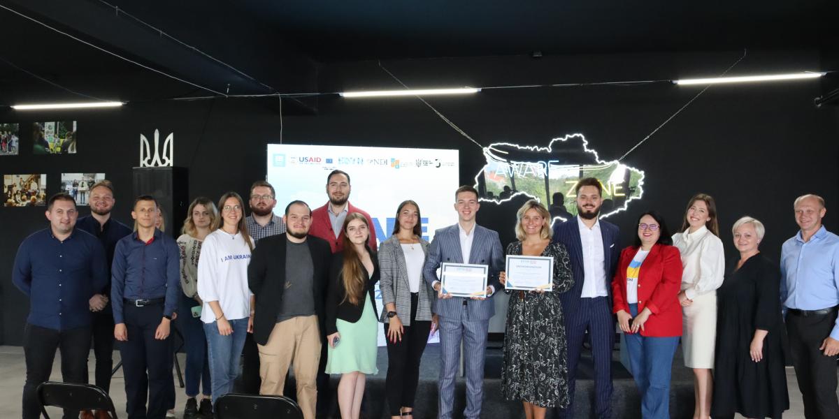 EDYN group members launched the Aware Zone youth hub, a space for displaced youth in Zakarpattia oblast to come together, continue working in support of Ukraine, and collaborate on new projects. 