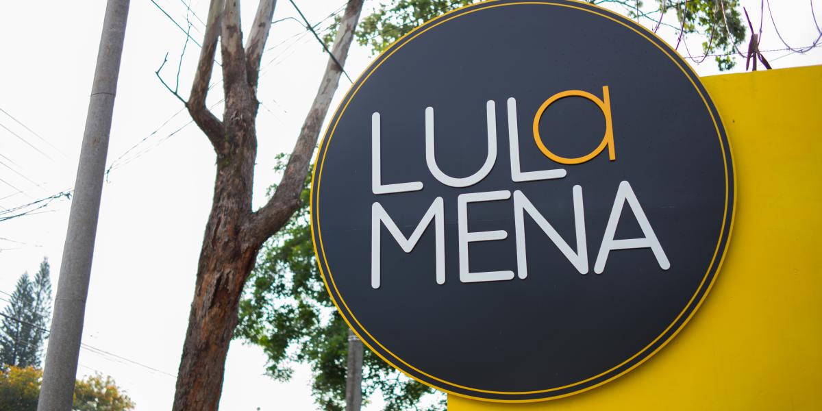 A story sign reading "Lula Mena."