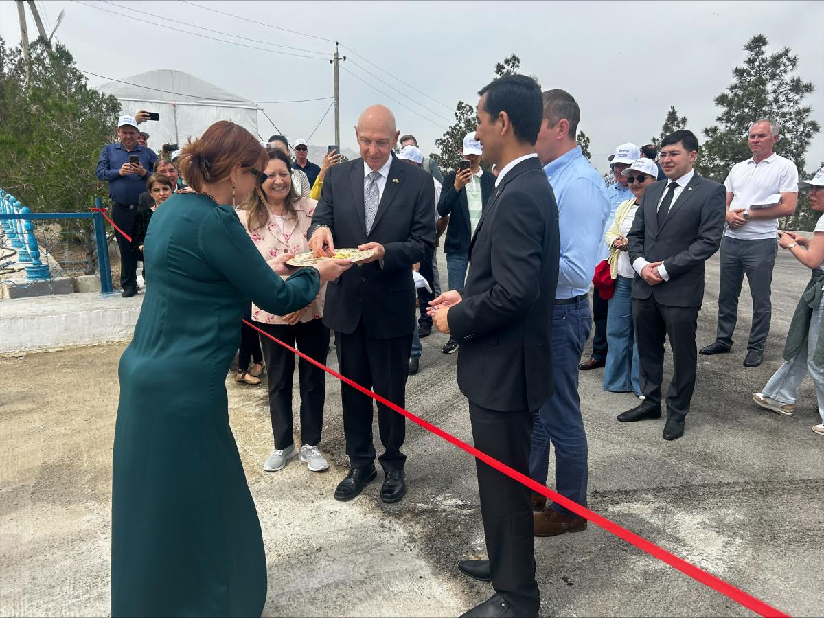 Ambassador Klimow cutting ribbon at ceremony
