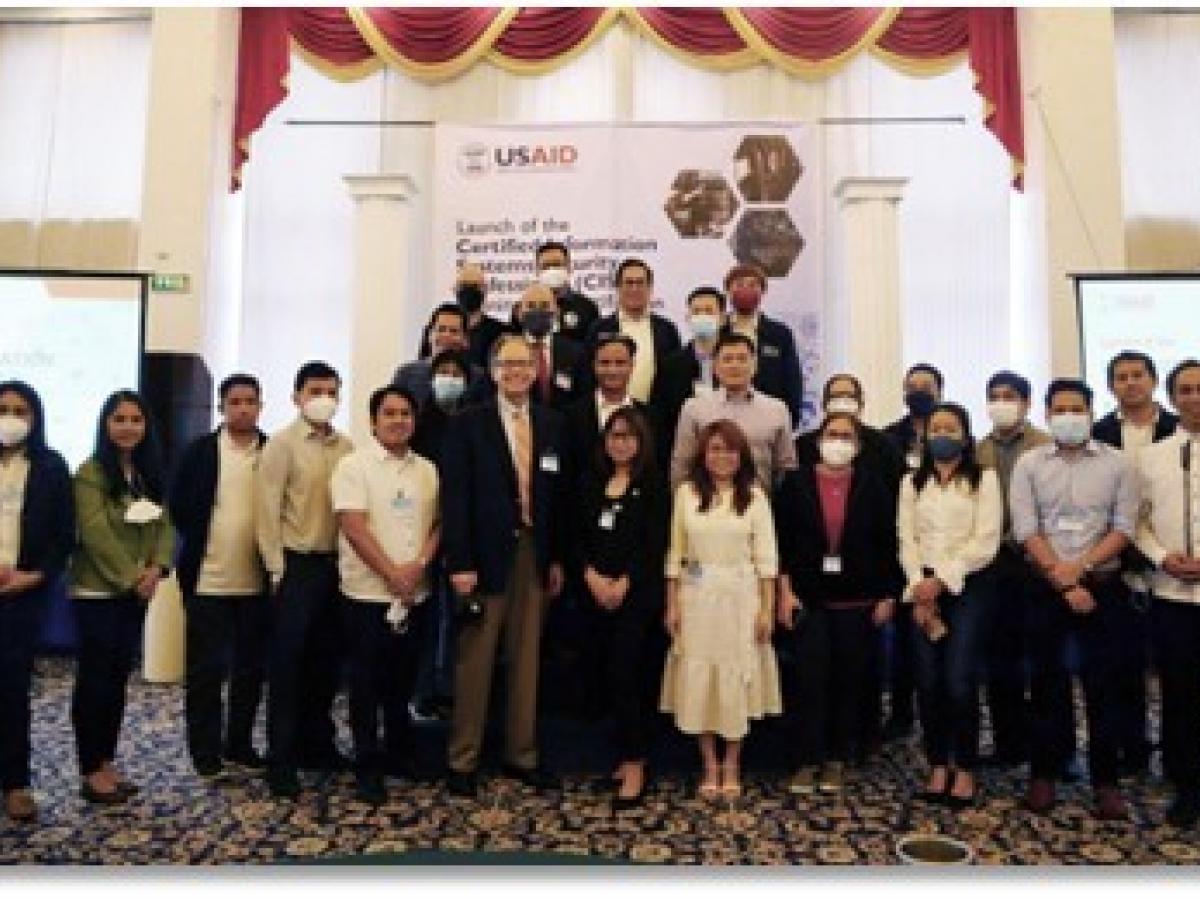 Guest speakers from USAID, DICT, and BSP pose with the 17 trainees and other USAID and BEACON representatives