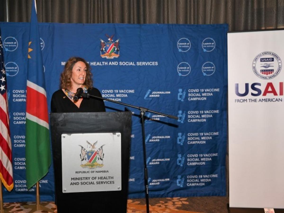 Nicole Miller delivering remarks at the Namibian Journalism Awards