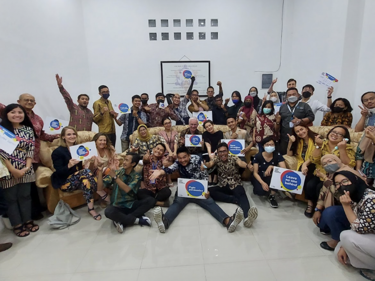 Peter Sands, CEO of the Global Fund, met with representatives of key populations in Jakarta, at Jaringan Indonesia Positif. They discussed everyday challenges fighting HIV and TB.