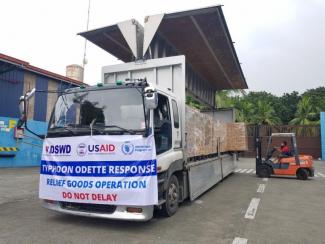 As part of USAID’s ongoing disaster preparedness assistance, it is supporting the United Nations World Food Program in transporting relief supplies, including enough food provided by the Philippine government to feed 20,000 families. 