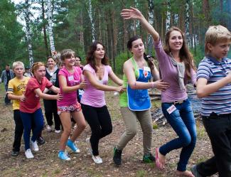 Молодежь из группы риска принимает участие в ежегодном мероприятии на природе, организованном Яной Дашкевич и ее коллегами. 