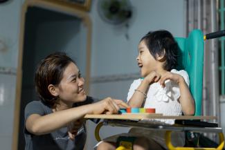 USAID hỗ trợ gần 5.000 trẻ em khuyết tật tại Tây Ninh, Bình Phước và Đồng Nai với các dịch vụ phục hồi chức năng như vật lý trị liệu và ngôn ngữ trị liệu, giáo dục chuyên biệt tại trường và tại nhà cũng như cung cấp dụng cụ hỗ trợ.