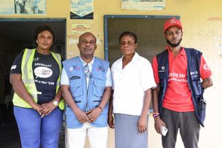 Ekereobong Ikobo (second from right) with community health workers. Photo: KNCV Nigeria