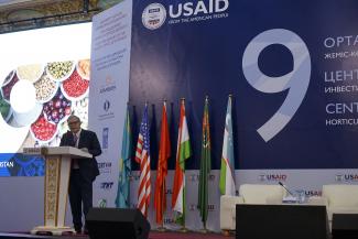 Заместитель Помощника Администратора USAID Хавьер Пьерда выступает со вступительным словом на девятом Центральноазиатском торговом форуме в Шымкенте, Казахстан, 2019