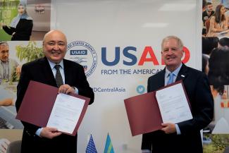 USAID в лице Директора Региональной миссии Кристофера Эдвардса и KazAID в лице Председателя Правления Дастана Елеукенова подписали Меморандум о взаимопонимании.