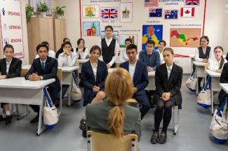 Administrator Samantha Power visited a secondary school in Tashkent and visited an English language classroom.