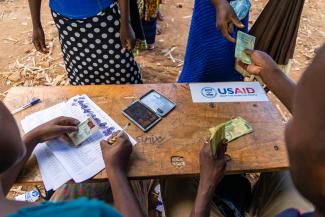 USAID and WFP continue to provide cash transfers to build resilience in food insecure districts in Malawi.