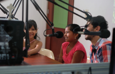 Young participants in San Vicente de Caguán speak to a local radio program about how children and youth are appropriating historical memory of their community through arts and communications. Katherine Ko, ACDI/VOCA
