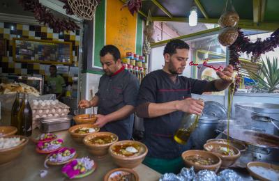 Africa, Tunisia, Tunis, Douar Hicher. Small restaurant making Lablabi soup.