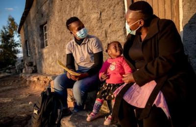Limpho Nteko of mothers2mothers (m2m) visits a client at home in Mafeteng District, Lesotho, to ensure families receive vital health education and services, even during COVID-19. (2021)