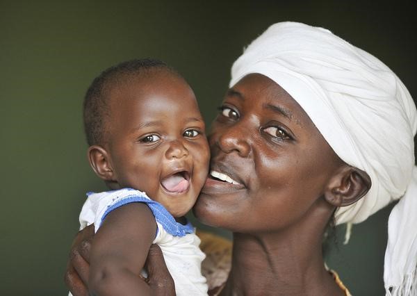 This HIV-positive Kenyan mother gave birth to a healthy baby. Nutrition will play an important role in the baby’s health. Photo: Riccardo Gangale/USAID